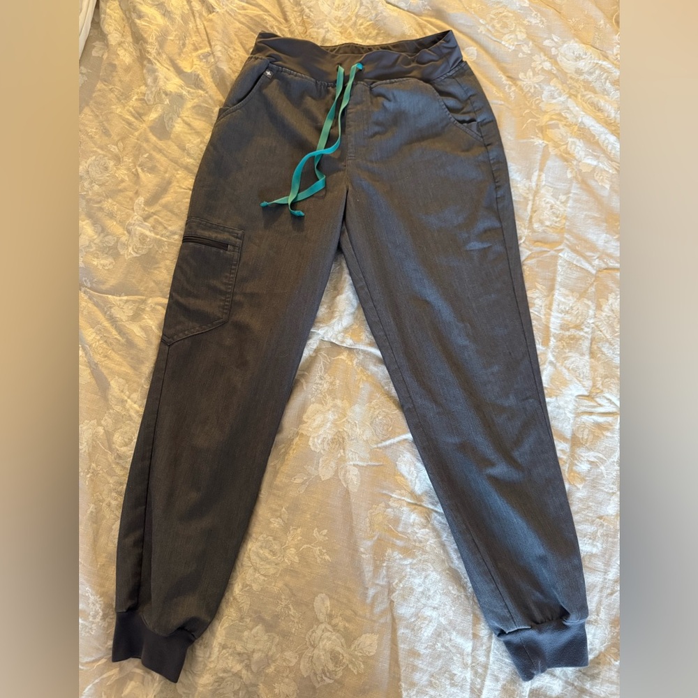 Figs graphite grey jogger scrubs